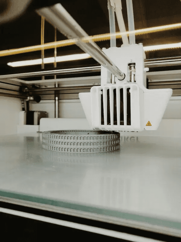 3D-Drucker beim Drucken eines Kunststoffteils